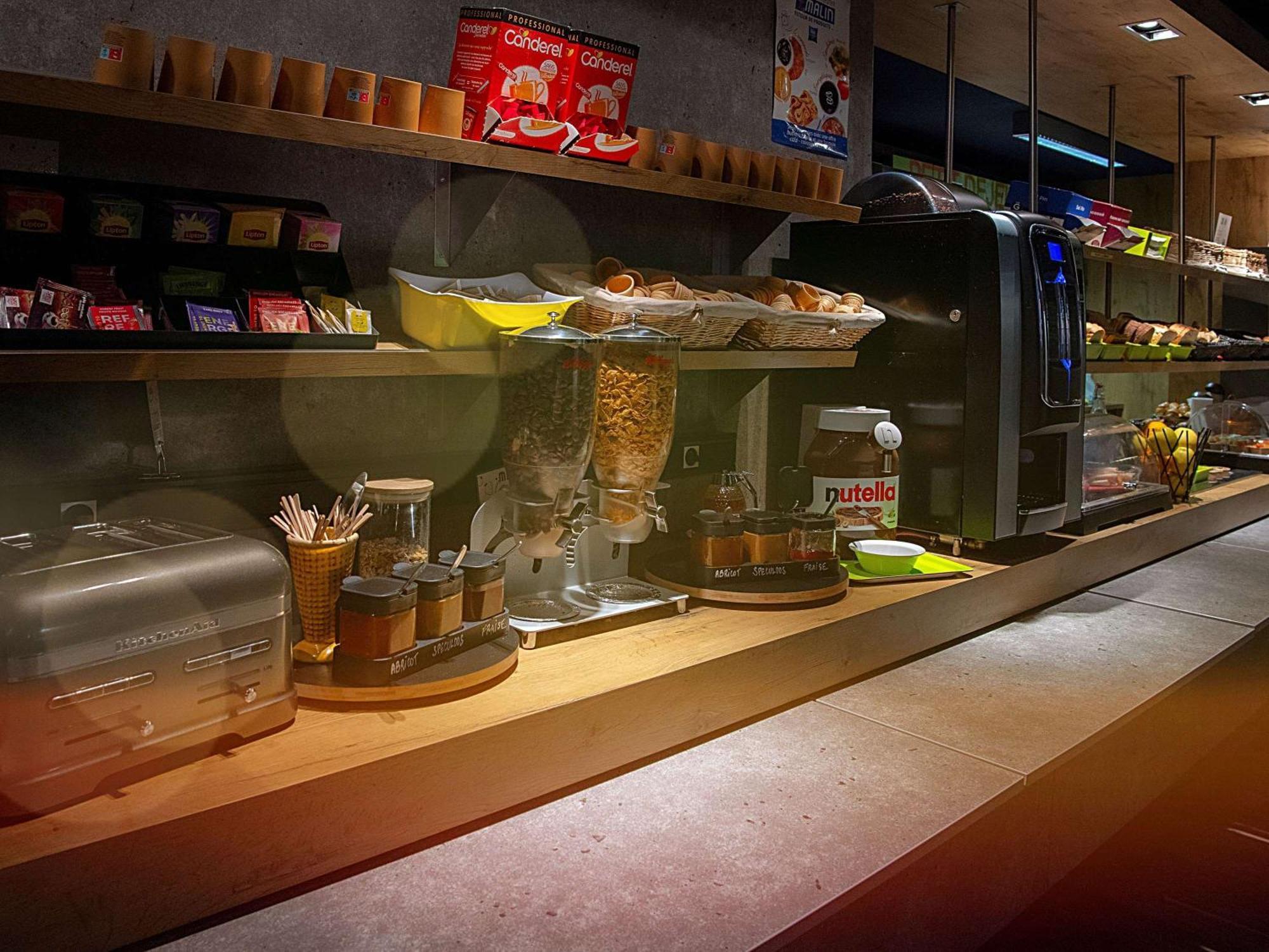Ibis Budget Les Docks 2*