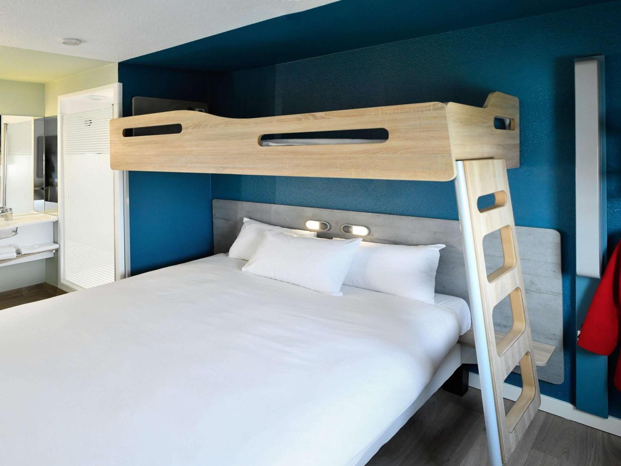 Hotel Ibis Budget Les Docks 2*